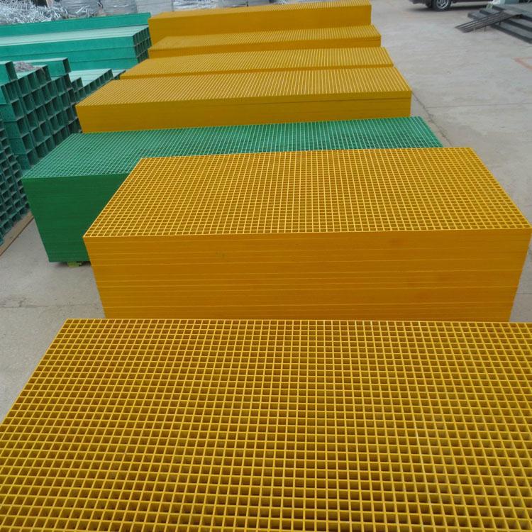 生(shēng)産銷售玻璃鋼格栅闆規格型号齊全可(kě)按照(zhào)客戶需求進行(xíng)切割定制(zhì)